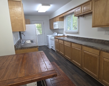 207 Caddy Avenue - Photo Thumbnail 2