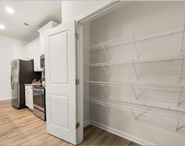 4521 Bishops Lane - Photo Thumbnail 5