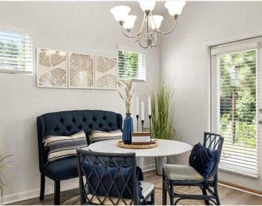 4521 Bishops Lane - Photo Thumbnail 7