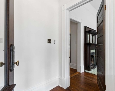 388 Augusta Avenue Se - Photo Thumbnail 1