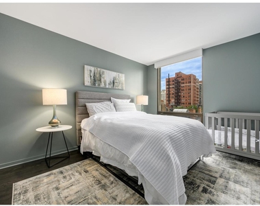 100 E Bellevue Place - Photo Thumbnail 15