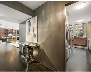 100 E Bellevue Place - Photo Thumbnail 2