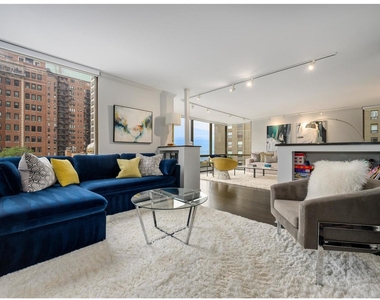 100 E Bellevue Place - Photo Thumbnail 7