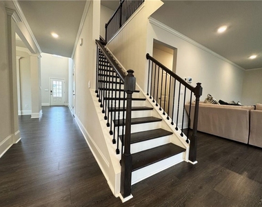 5595 Loring St - Photo Thumbnail 2