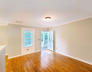 128 Brook Circle Se - Photo Thumbnail 1