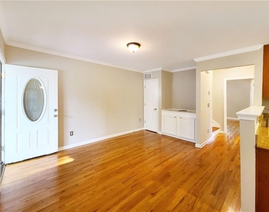128 Brook Circle Se - Photo Thumbnail 2