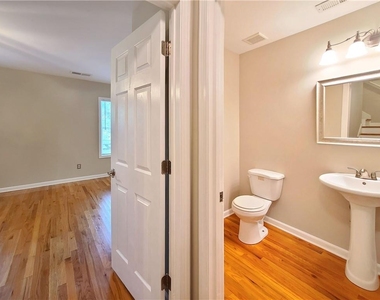 128 Brook Circle Se - Photo Thumbnail 10