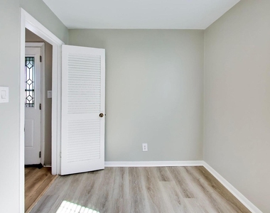 4635 S Union Avenue - Photo Thumbnail 21