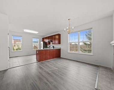 760 Lambert Lane - Photo Thumbnail 4