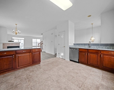 760 Lambert Lane - Photo Thumbnail 3