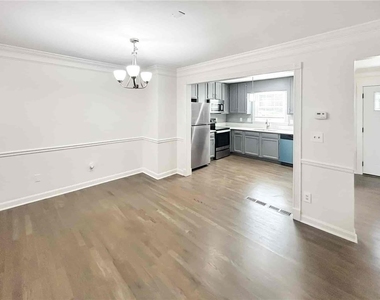 1044 Oaks Parkway Se - Photo Thumbnail 10