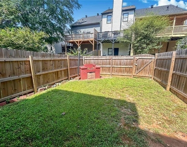 1044 Oaks Parkway Se - Photo Thumbnail 29
