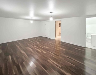 1044 Oaks Parkway Se - Photo Thumbnail 23