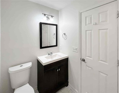1044 Oaks Parkway Se - Photo Thumbnail 21