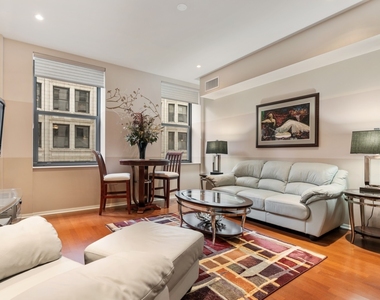 310 S Michigan Avenue - Photo Thumbnail 2