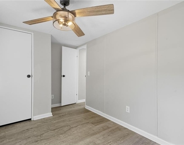330 Hyde Road - Photo Thumbnail 13