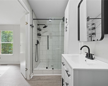 330 Hyde Road - Photo Thumbnail 7