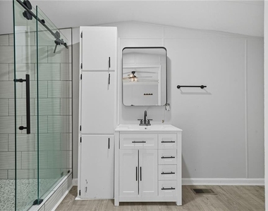 330 Hyde Road - Photo Thumbnail 8