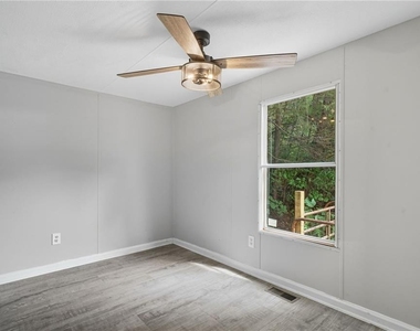 330 Hyde Road - Photo Thumbnail 14