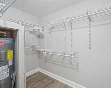 330 Hyde Road - Photo Thumbnail 9