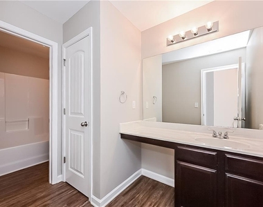 1924 Stanton Way - Photo Thumbnail 11