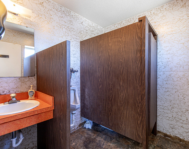400 N Main Street - Photo Thumbnail 16