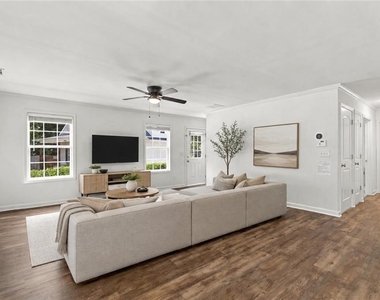 728 Skyview Drive Ne - Photo Thumbnail 2