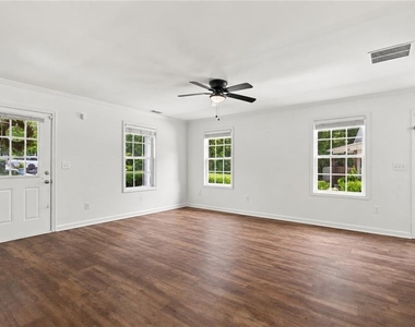 728 Skyview Drive Ne - Photo Thumbnail 4