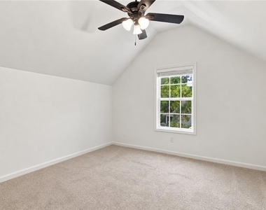 728 Skyview Drive Ne - Photo Thumbnail 11