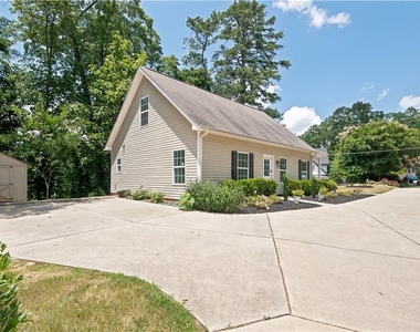 728 Skyview Drive Ne - Photo Thumbnail 19