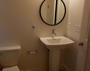 1045 Vance Avenue Ne - Photo Thumbnail 5