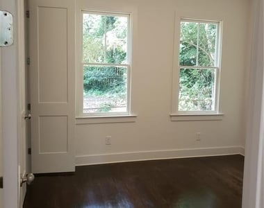 1045 Vance Avenue Ne - Photo Thumbnail 3