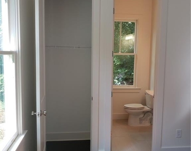 1045 Vance Avenue Ne - Photo Thumbnail 8