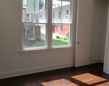 1045 Vance Avenue Ne - Photo Thumbnail 7