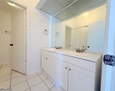 27501 Playa Del Rey Lane - Photo Thumbnail 11