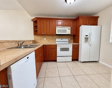 4606 Se 5th Avenue - Photo Thumbnail 6