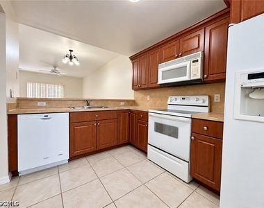 4606 Se 5th Avenue - Photo Thumbnail 5