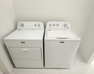 709 Avondale Street E - Photo Thumbnail 24