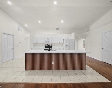 2813 34th Street W - Photo Thumbnail 11