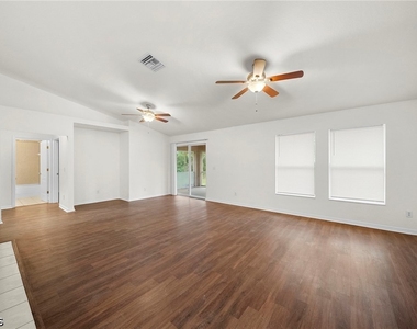 2813 34th Street W - Photo Thumbnail 12