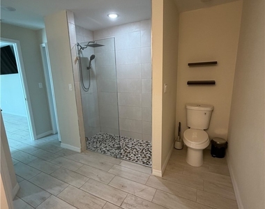4034 Ne 9th Place - Photo Thumbnail 10