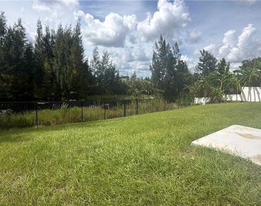 4034 Ne 9th Place - Photo Thumbnail 14