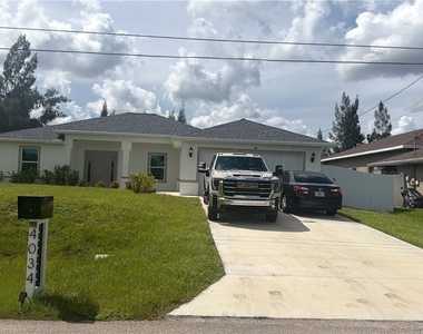 4034 Ne 9th Place - Photo Thumbnail 1