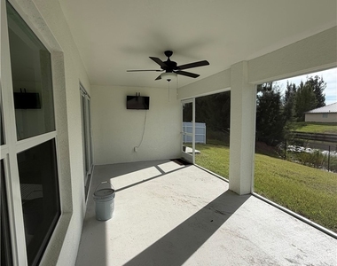 4034 Ne 9th Place - Photo Thumbnail 15