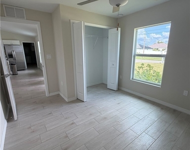 4034 Ne 9th Place - Photo Thumbnail 9
