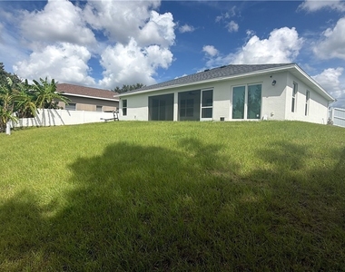 4034 Ne 9th Place - Photo Thumbnail 13