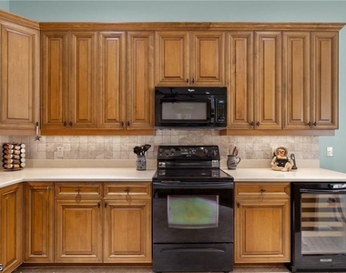 8872 King Henry Court - Photo Thumbnail 4