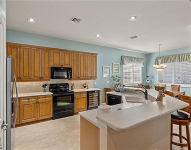 8872 King Henry Court - Photo Thumbnail 3