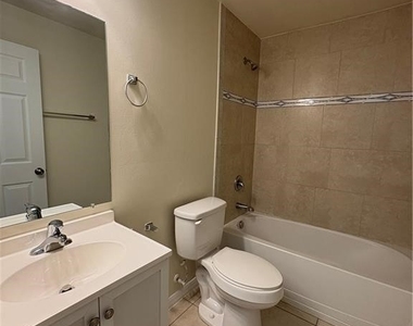 1422 Sw 47th Terrace - Photo Thumbnail 5