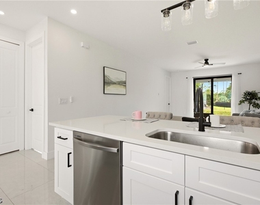 4820 Golfview Boulevard - Photo Thumbnail 10
